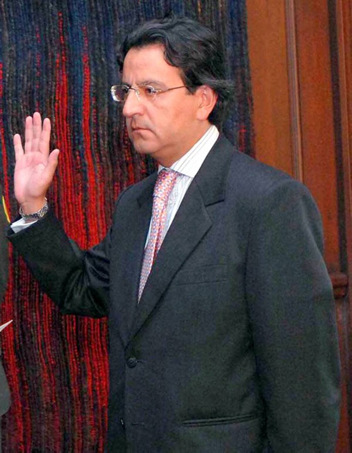 La Fiscalía buscará establecer si el exsecretario jurídico de Presidencia, Edmundo del Castillo, cometió algún delito al reunirse en el palacio presidencial con ‘Job’. COLPRENSA