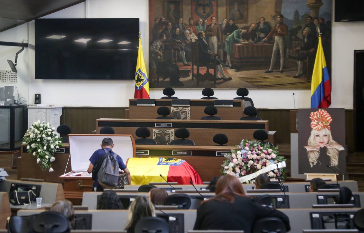 En el Concejo de Bogotá en cámara ardiente familiares y amigos despiden a La Gorda Fabiola. //Foto: Colprensa.