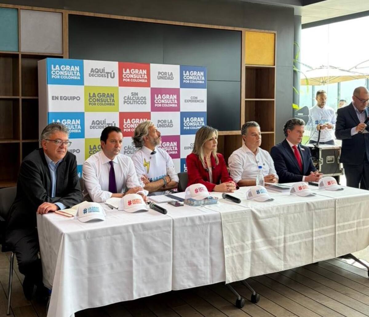 Los precandidatos Juan Manuel Galán, David Luna, Juan Daniel Oviedo, Mauricio Cárdenas, Aníbal Gaviria y Vicky Dávila confirmaron su participación conjunta en la consulta interpartidista. Foto: Redes sociales candidatos.