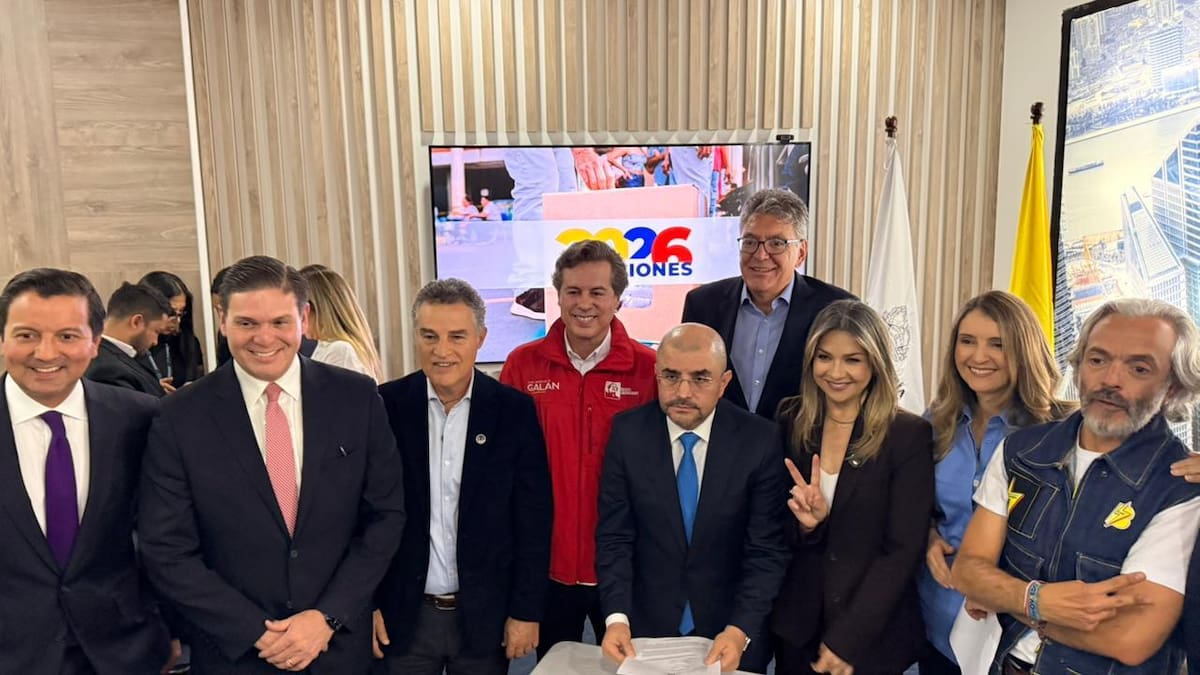 David Luna, Juan Carlos Pinzón, Aníbal Gaviria, Juan Manuel Galán, Mauricio Cárdenas, Vicky Dávila, Paloma Valencia y Juan Daniel Oviedo, participarán en la "La Gran Consulta Por Colombia". // Foto: Cortesía - Equipo de campaña de Paloma Valencia.