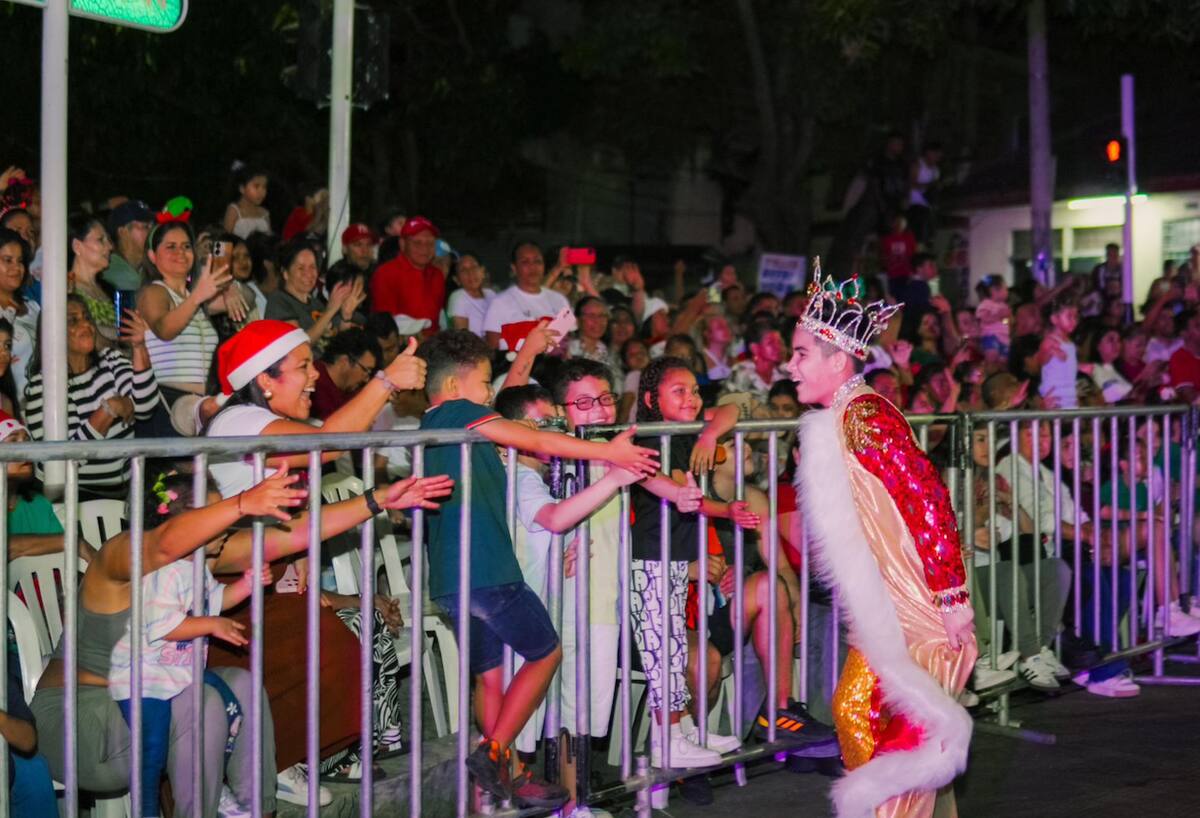 Muchas personas presenciaron este domingo La Gran Parada de la Luz, con la que se dio inicio a las fiestas decembrinas en Barranquilla.//Cortesía.