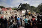 Venezuela suma más de 1.600 rescatistas para atender la emergencia