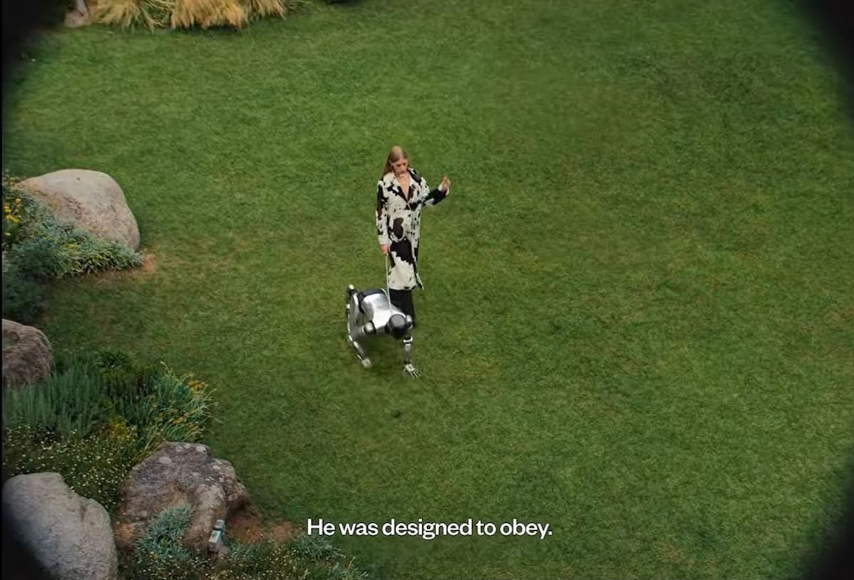 La hija de Elon Musk protagoniza una campaña de Desigual que cuestiona la obediencia, la inteligencia artificial y la forma en que construimos nuestra identidad.