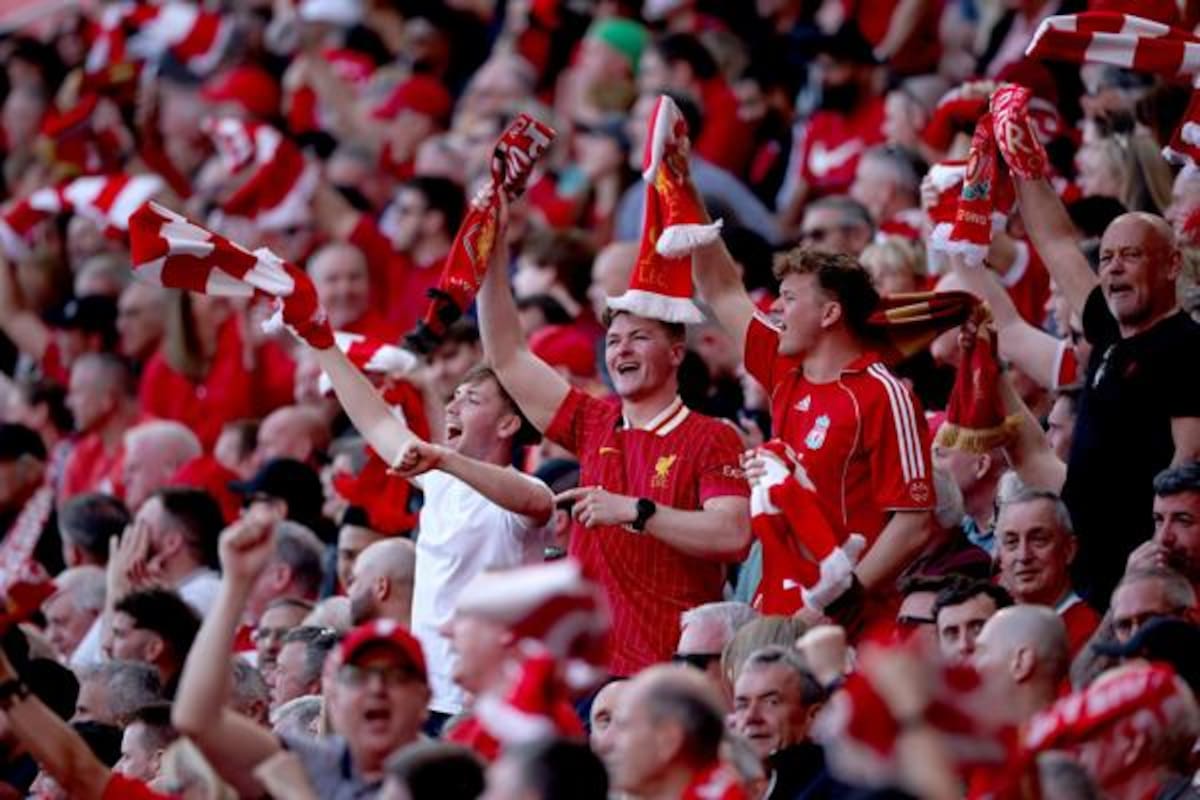 La hinchada del Liverpool celebró otro título de su amado equipo. // EFE