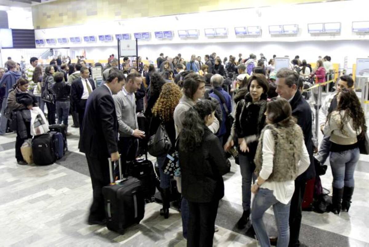 Según reporte de la Aerocivil, la cifra bajó en 10 trayectos cancelados. El viernes había sido de 33. COLPRENSA