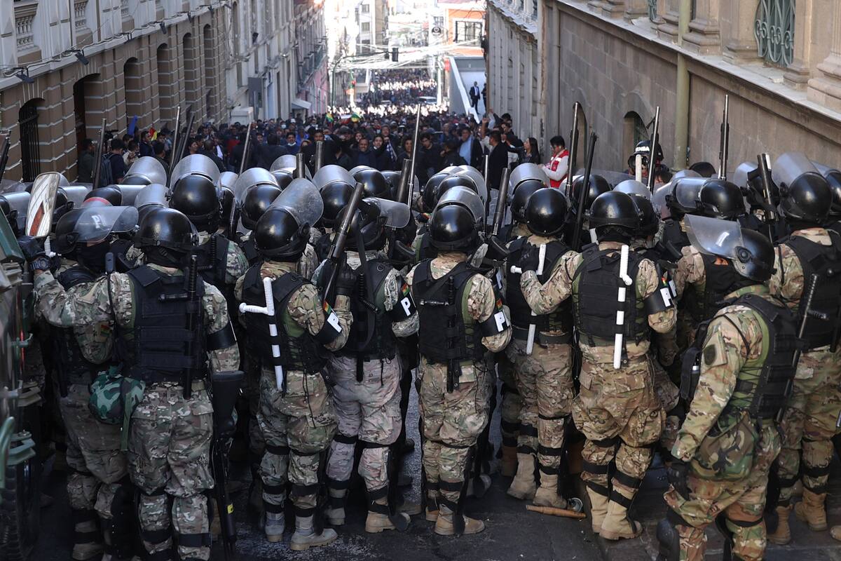 Gobierno de Bolivia rechaza versión de autogolpe de Estado