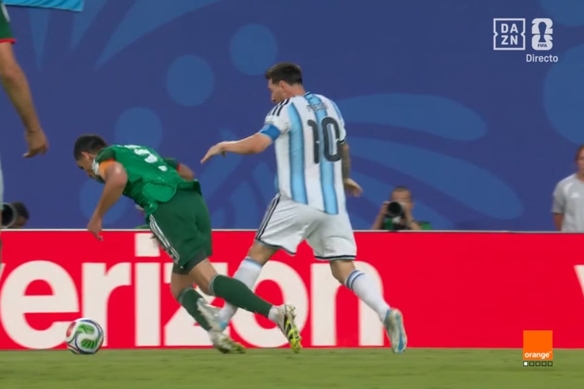 Video: la jugada en la que Lionel Messi pudo ser expulsado