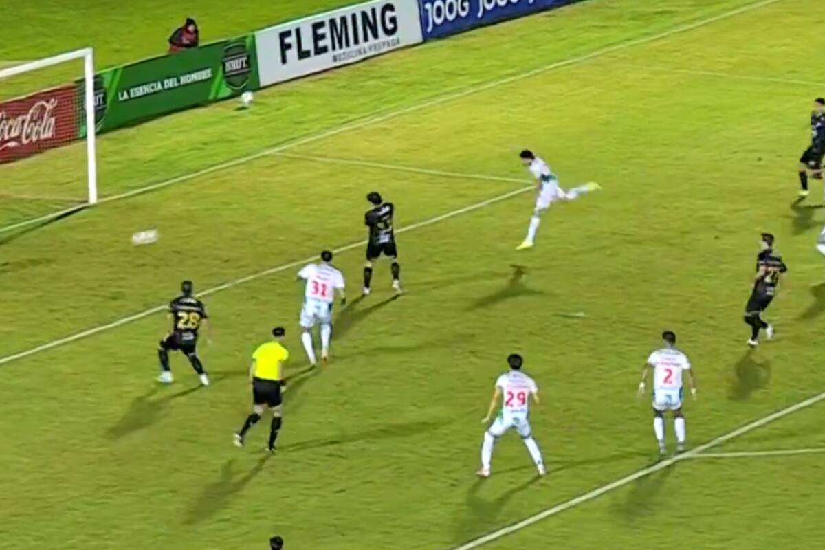 Video: el blooper del año; el insólito gol en Paraguay
