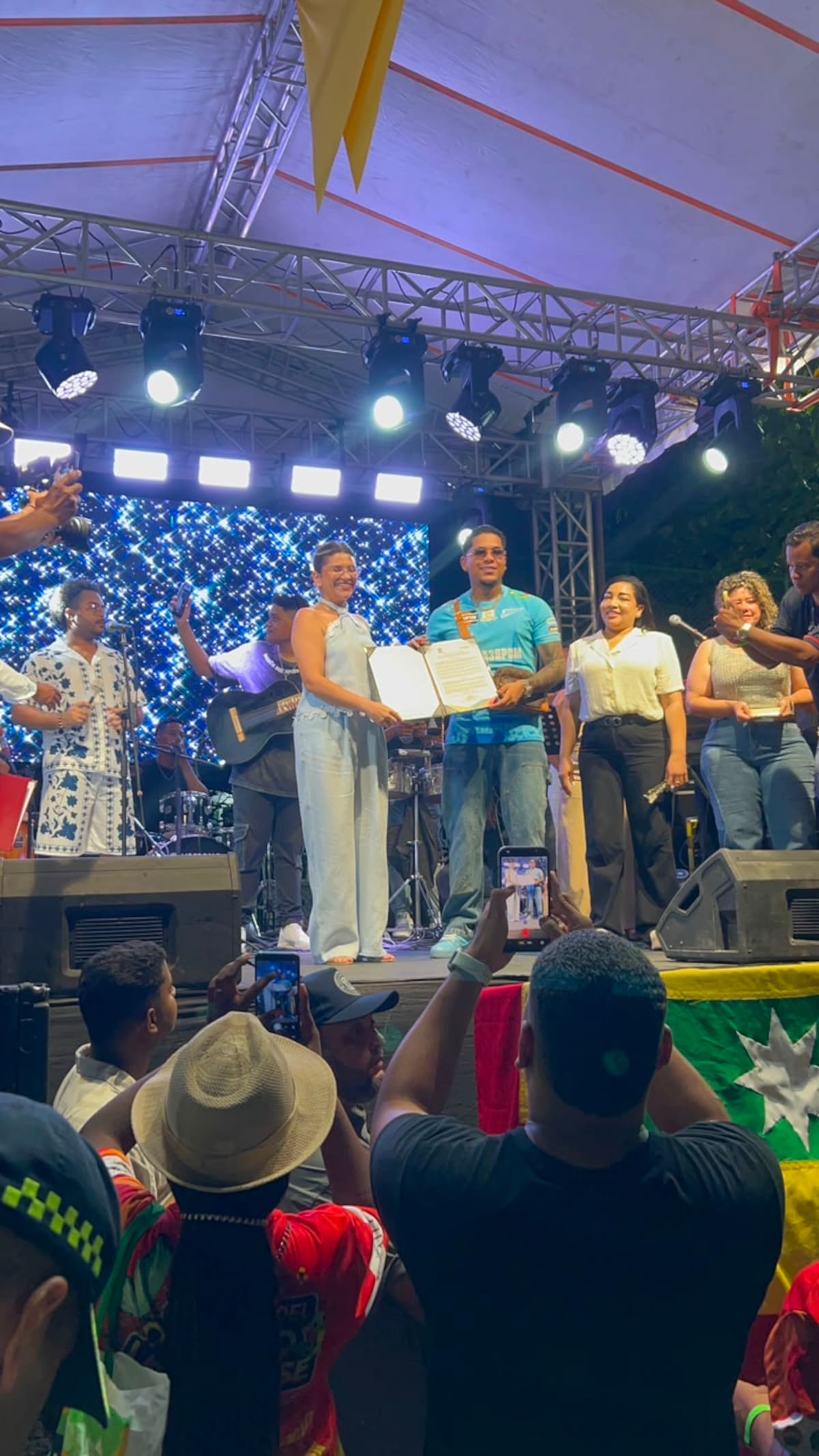La María rindió un sentido homenaje a Luister La Voz. //Foto: Cortesía.