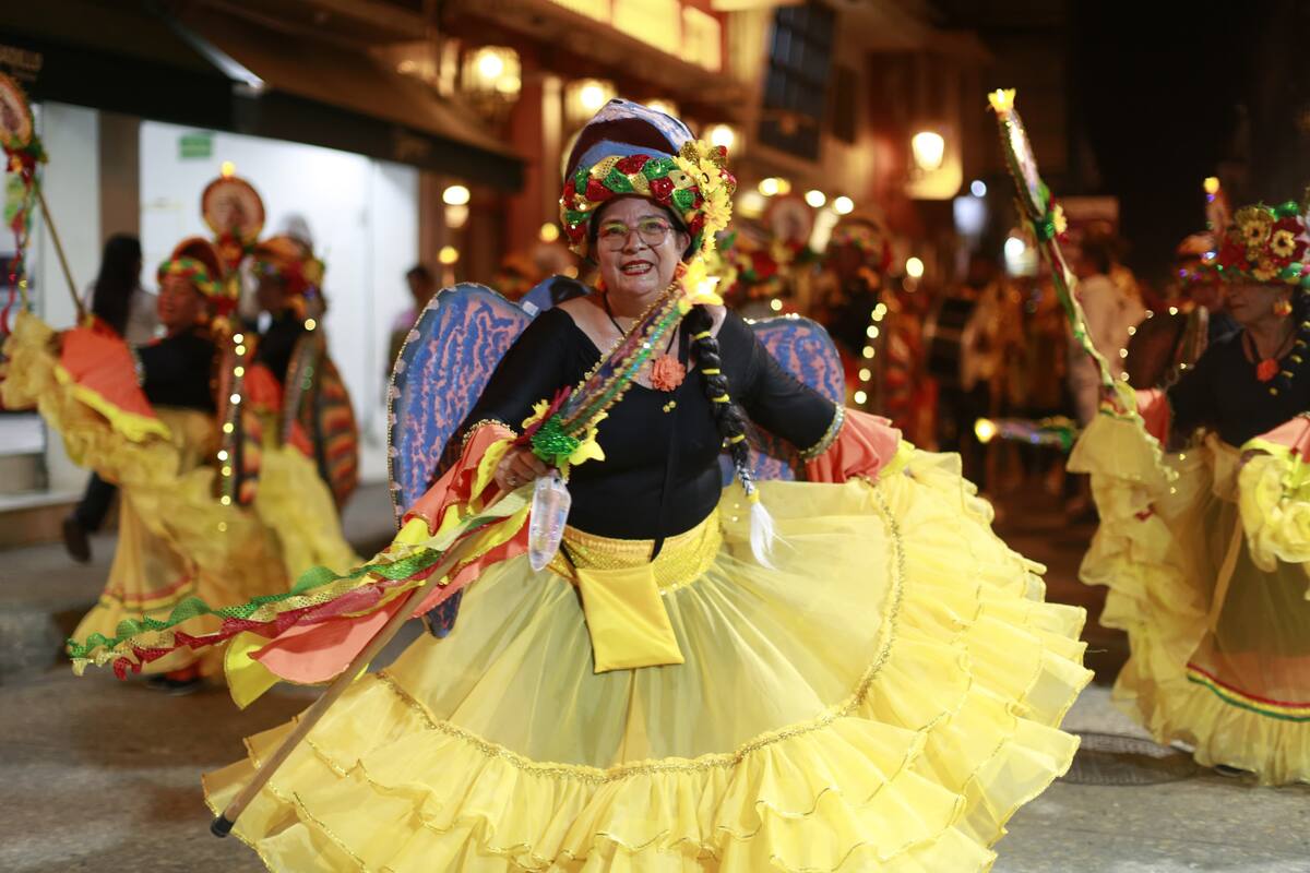 La noche de candela ya arrancó con jolgorio de tambores y cantadoras. // Foto: Luis Herrán.