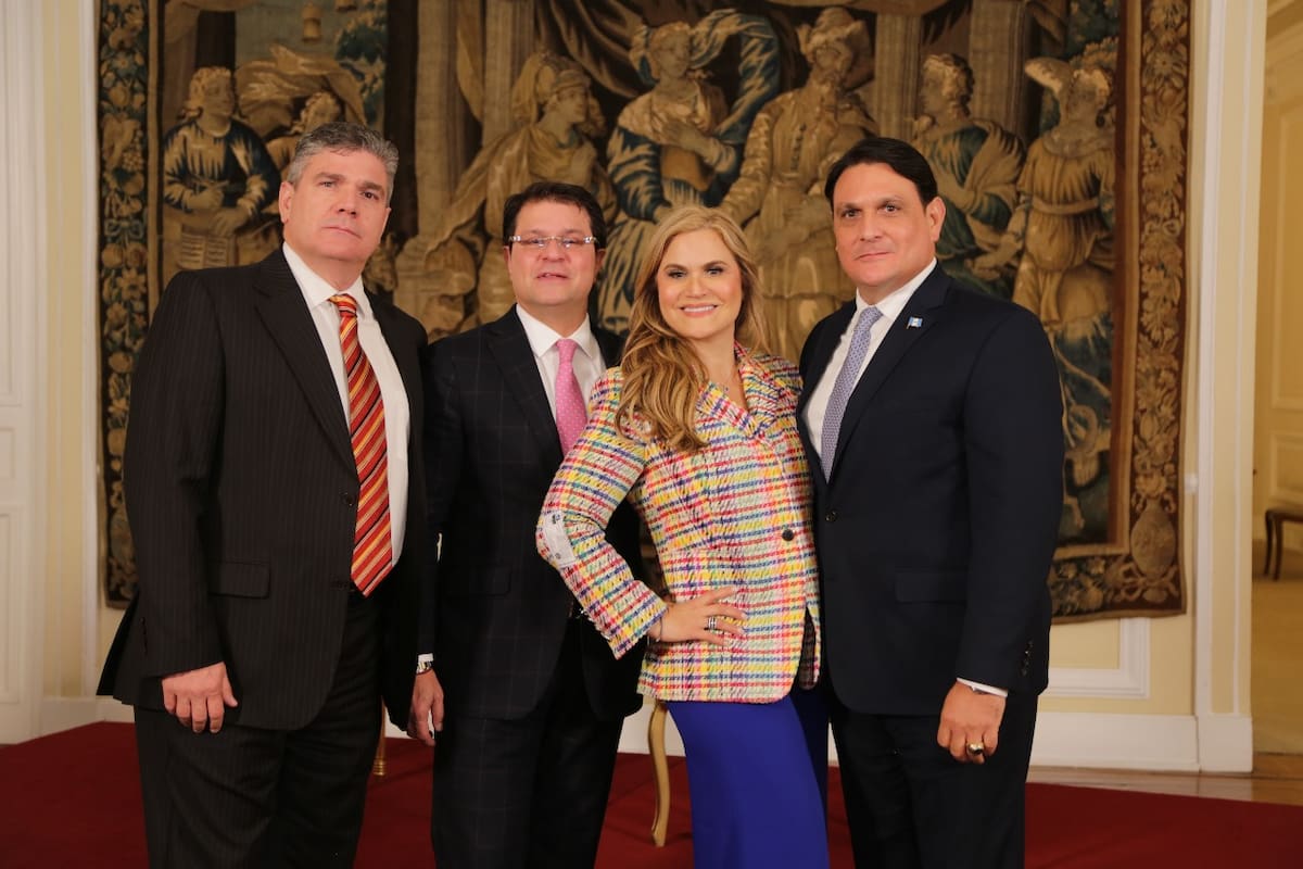 La nueva Magistrada del Consejo Superior de la Judicatura, Claudia Regina Expósito Vélez, con sus hermanos, de izquierda a derecha: Germán Antonio, Juan Carlos y Ramón David.// Foto: cortesía.
