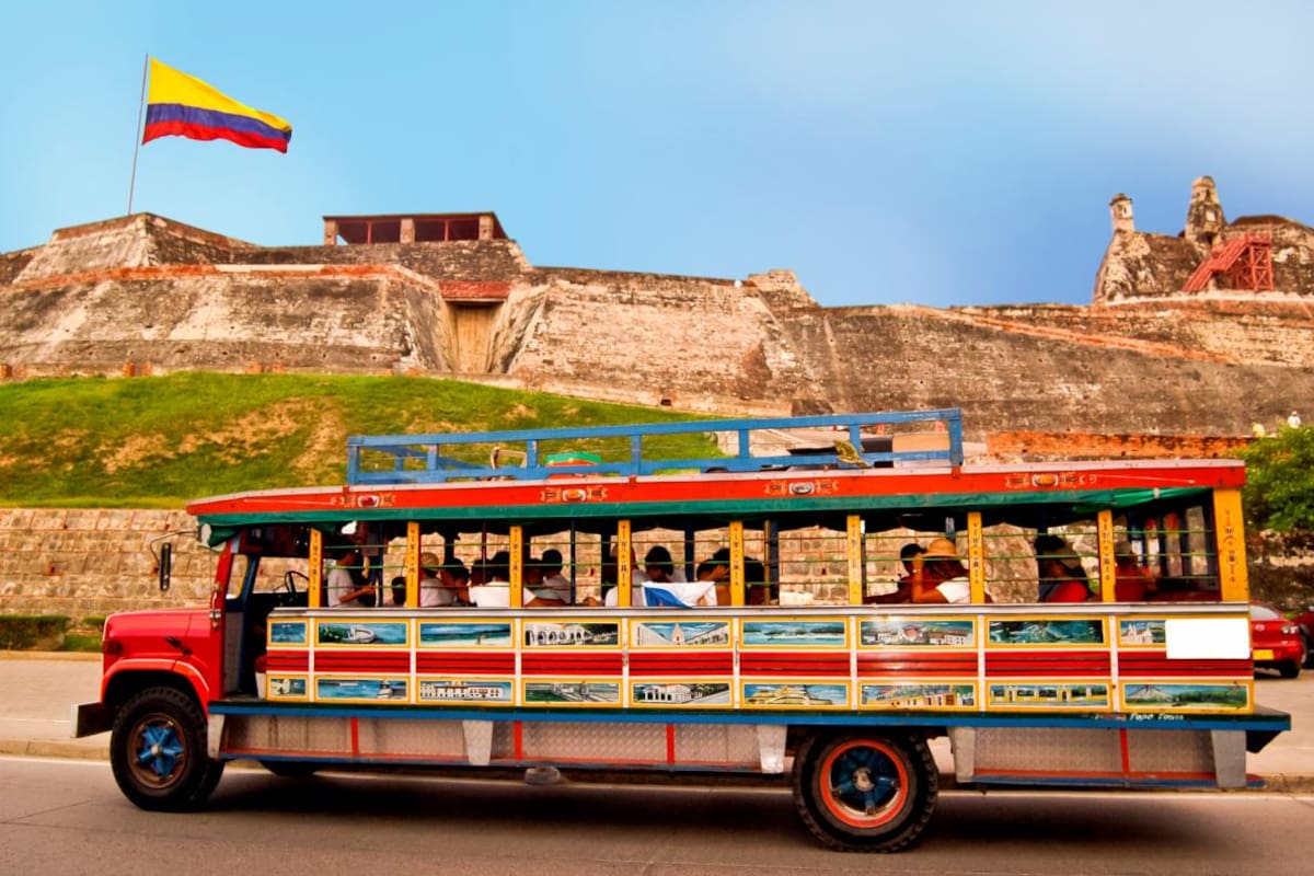 Así serán los protocolos para los paseos en chiva en Cartagena