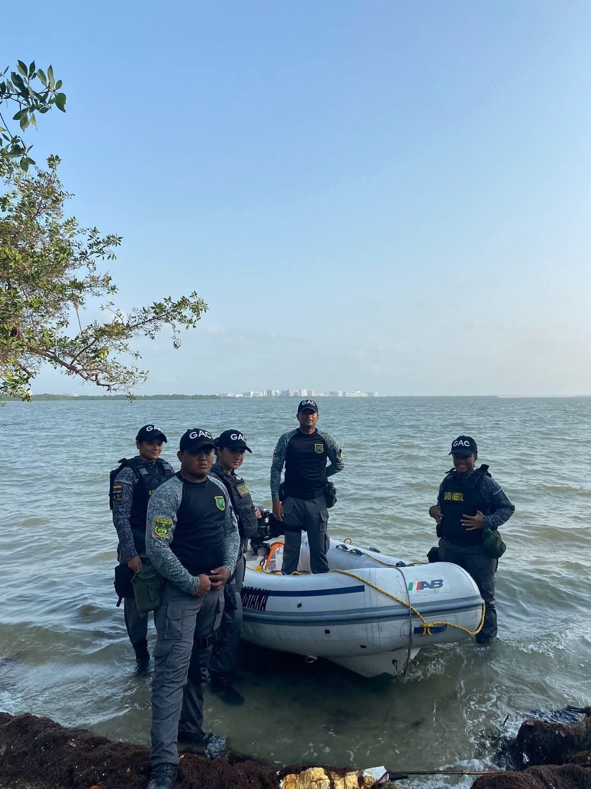 La organización apoya los operativos de rescate de fauna y atención de incidentes en el ecosistema. // Foto: Guardia Ambiental Colombiana