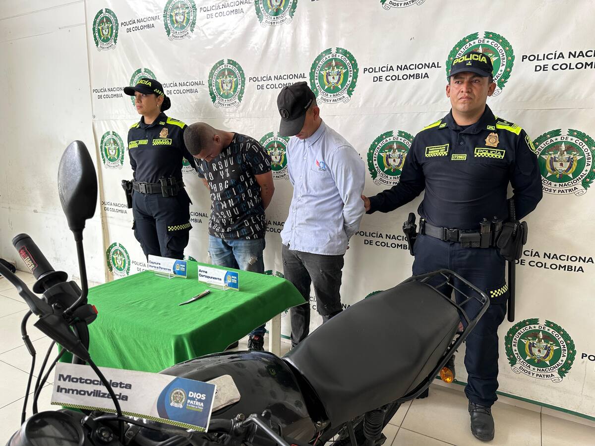 Una patrulla de la Policía capturó a los dos delincuentes cuando intentaban huir. // Foto: Vanguardia