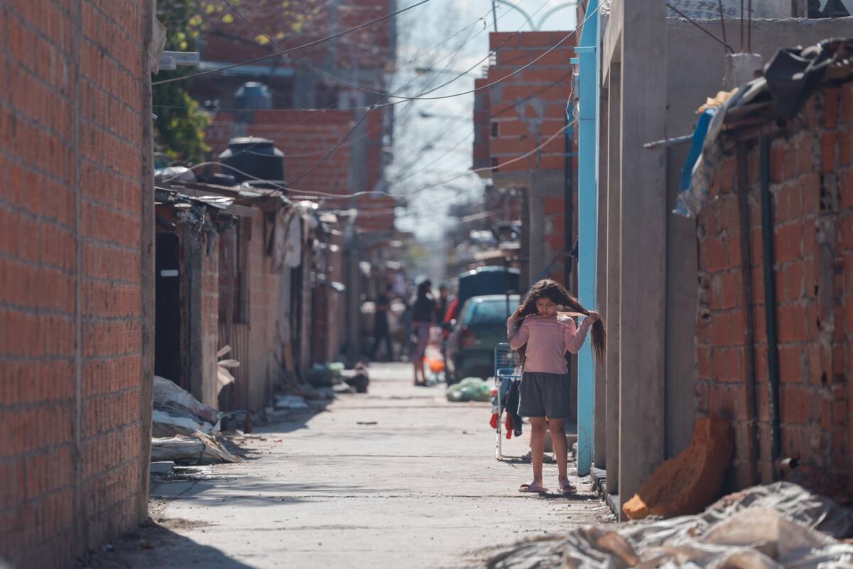 Crisis en Argentina: tasa de pobreza sube al 52,9 %, la más alta desde 2003