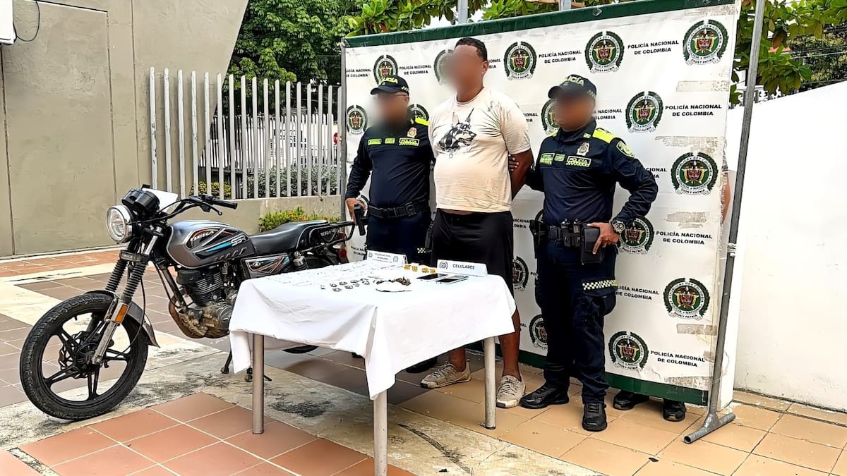 Alias 'Pitbull', capturado durante el contundente operativo policial en el barrio de Albornoz. // Foto: Policía Metropolitana de Cartagena