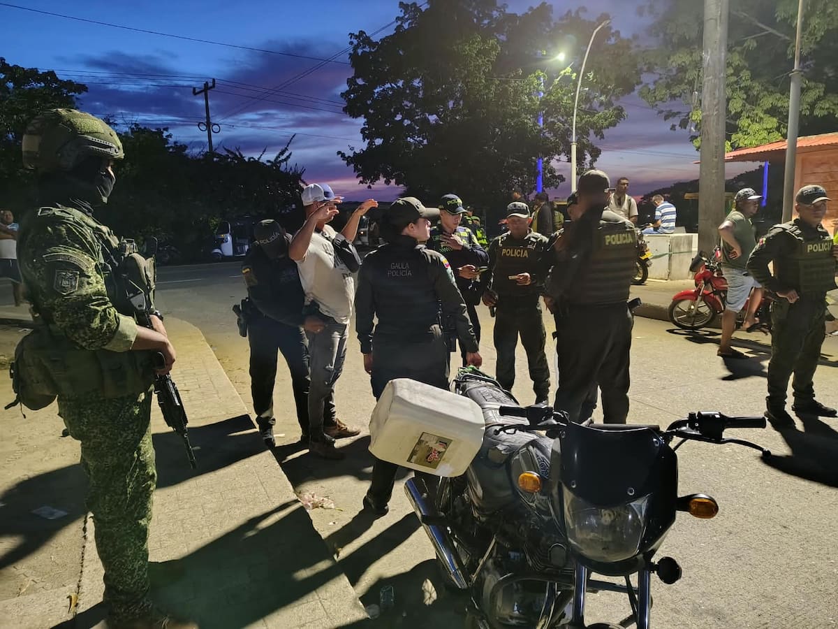 La Policía Nacional y autoridades de Calamar fortalecen la confianza con la comunidad. // Foto: cortesía - Policía Nacional