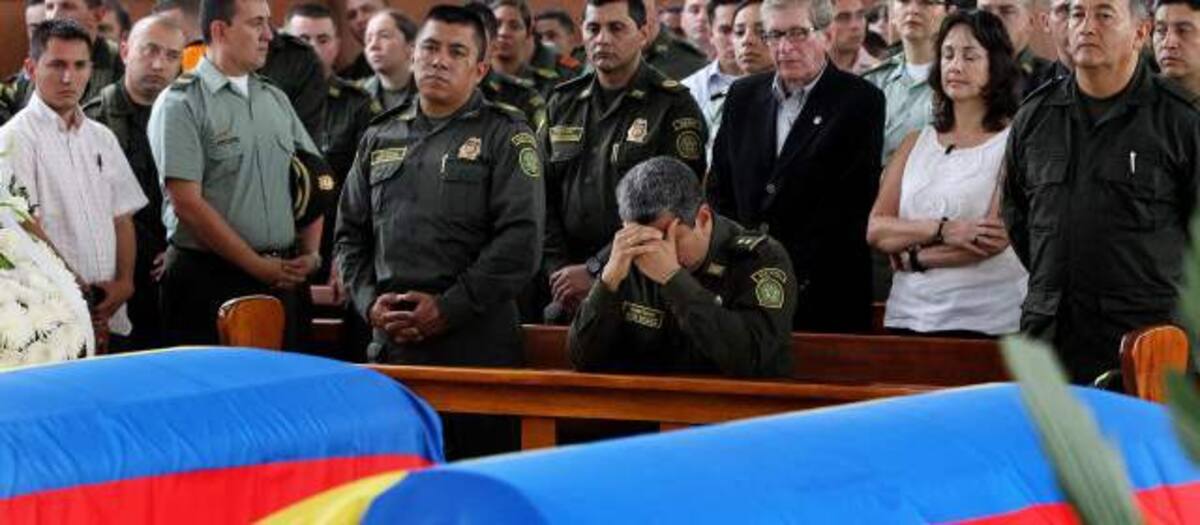 Este lunes se llevaron a cabo las exequias de los tres policías que perdieron la vida en la Comuna 8 de Medellín Jaime Pérez/El Colombiano