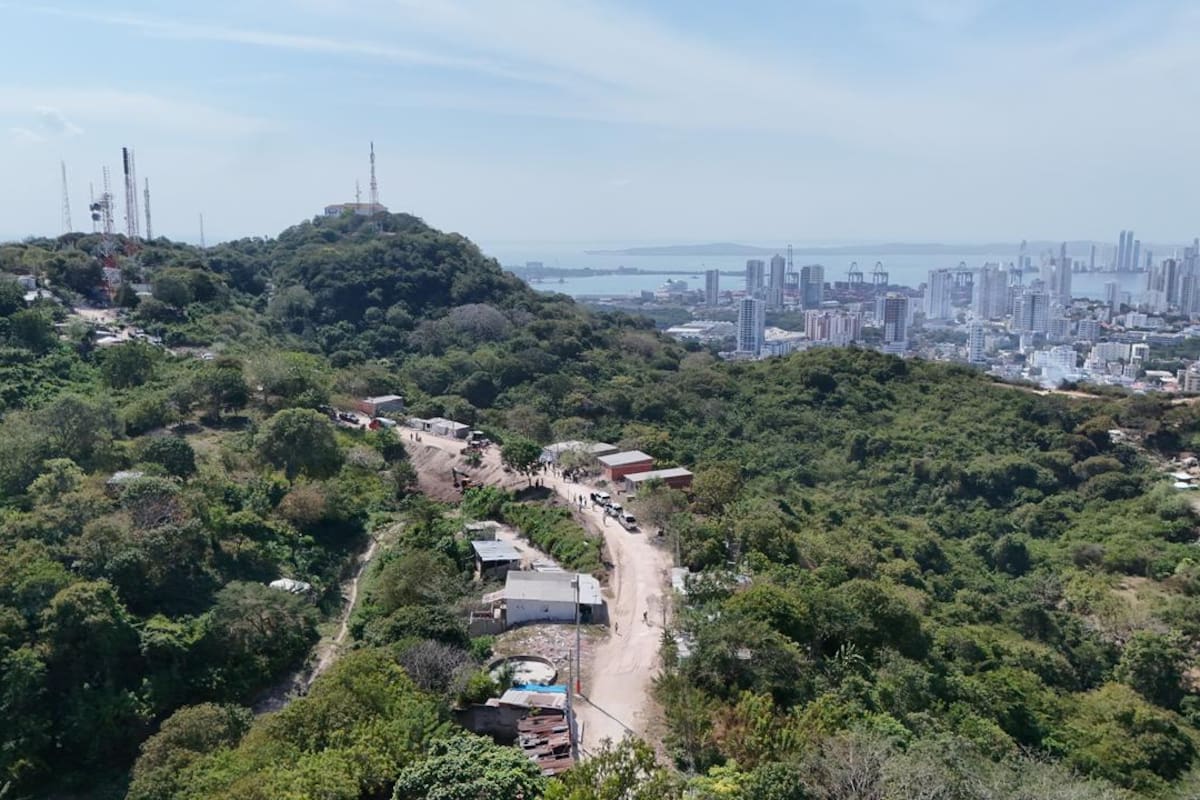 Alcaldía empezó pavimentación segunda vía de acceso al cerro de La Popa