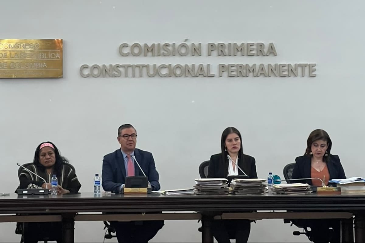 ¿Bajará el salario de los congresistas? Esto se debate