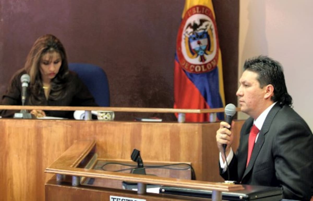 Edwar Cobos Téllez, el ex paramilitar conocido con el alias de “Diego Vecino” aceptó su responsabilidad en el asesinato de dos agentes del CTI y sus dos acompañantes en San Onofre en 2001.