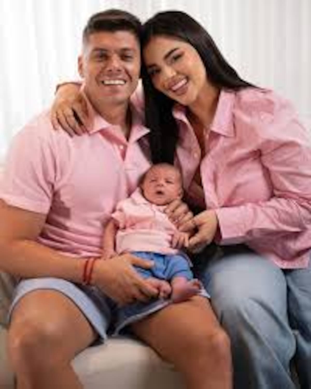 La Segura compartió el tierno y nervioso momento de la primera comida de su hijo Lucca. Foto: Redes Sociales.