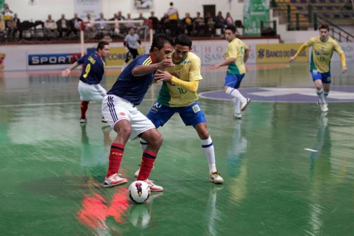 La Selección Colombia de fútbol sala cayó derrotada 5-1 ante su similar de Brasil y se ubicó cuarta en el Sudamericano de la especialidad. COLPRENSA