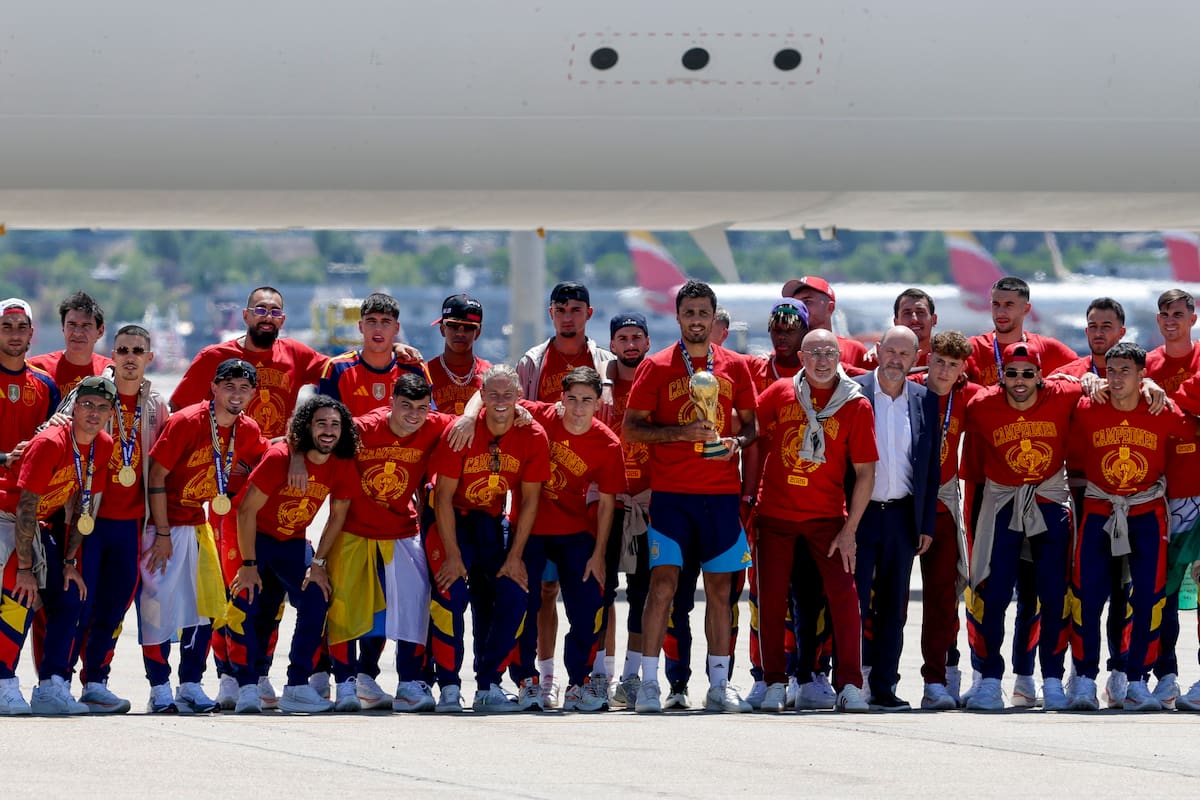 España vuelve a casa con la Copa del Mundo y Madrid se viste de fiesta