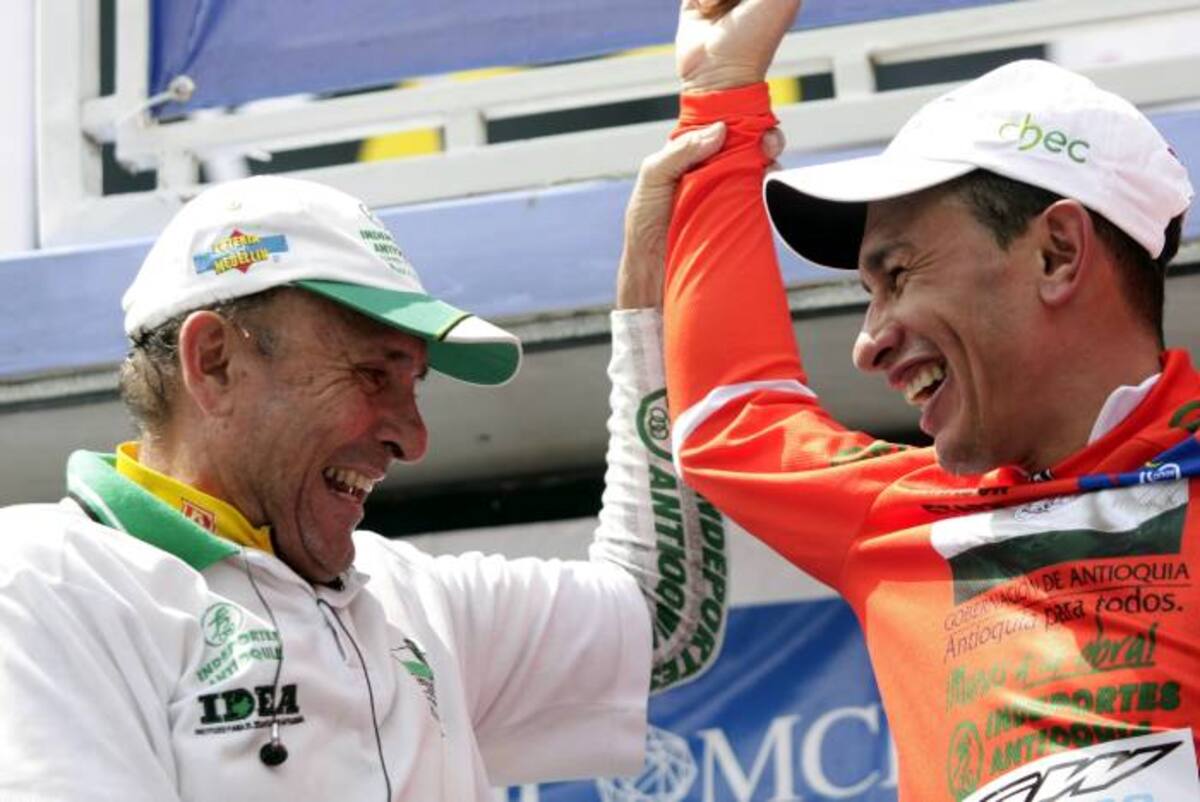 En 2010, Cochise asistió al Clásico RCN 50 años. En la fotografía aparece junto al también antioqueño Marlon Pérez, quien ganó la sexta etapa que se desarrolló entre los municipios de Fusagasugá, Cundinamarca e Ibagué, en el departamento de Tolima. COLPRENSA