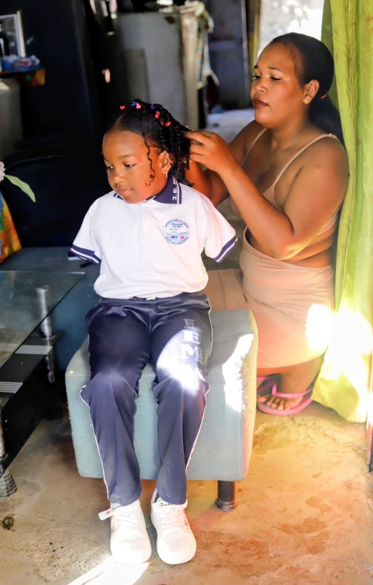 Aslih Sofía junto a su madre. // Foto: cortesía - Secretaría de Educación Distrital