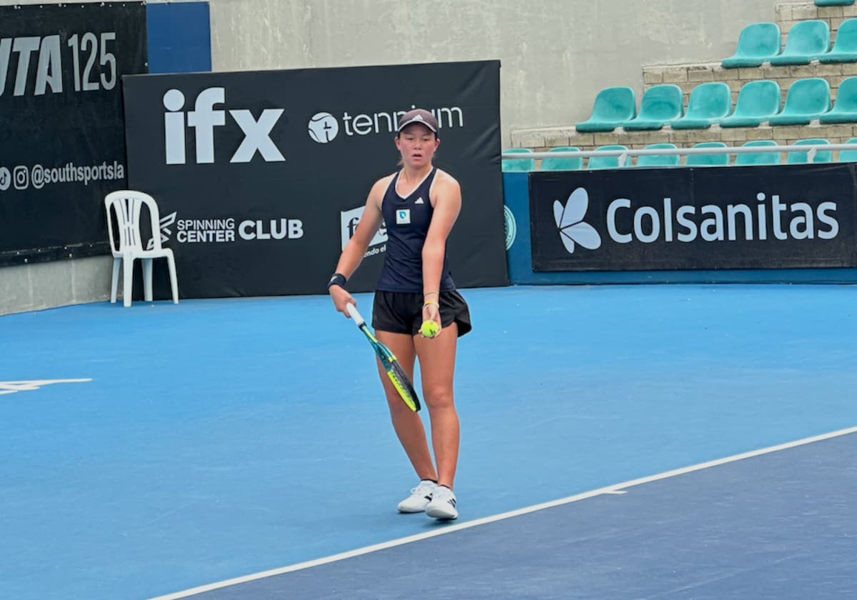 La japonesa Ena Koike, salió vencedora ante la colombiana Laura Villamil en el Clasificatorio para avanzar al cuadro principal del Torneo Kia Open W125 Barranquilla 2026.//El Universal.