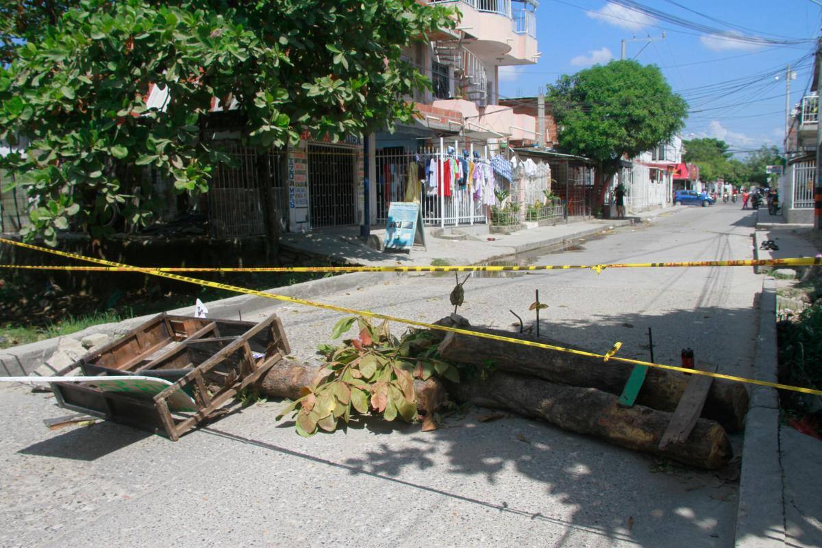 ¡Piden soluciones! Vecinos cierran puente en San José de Los Campanos