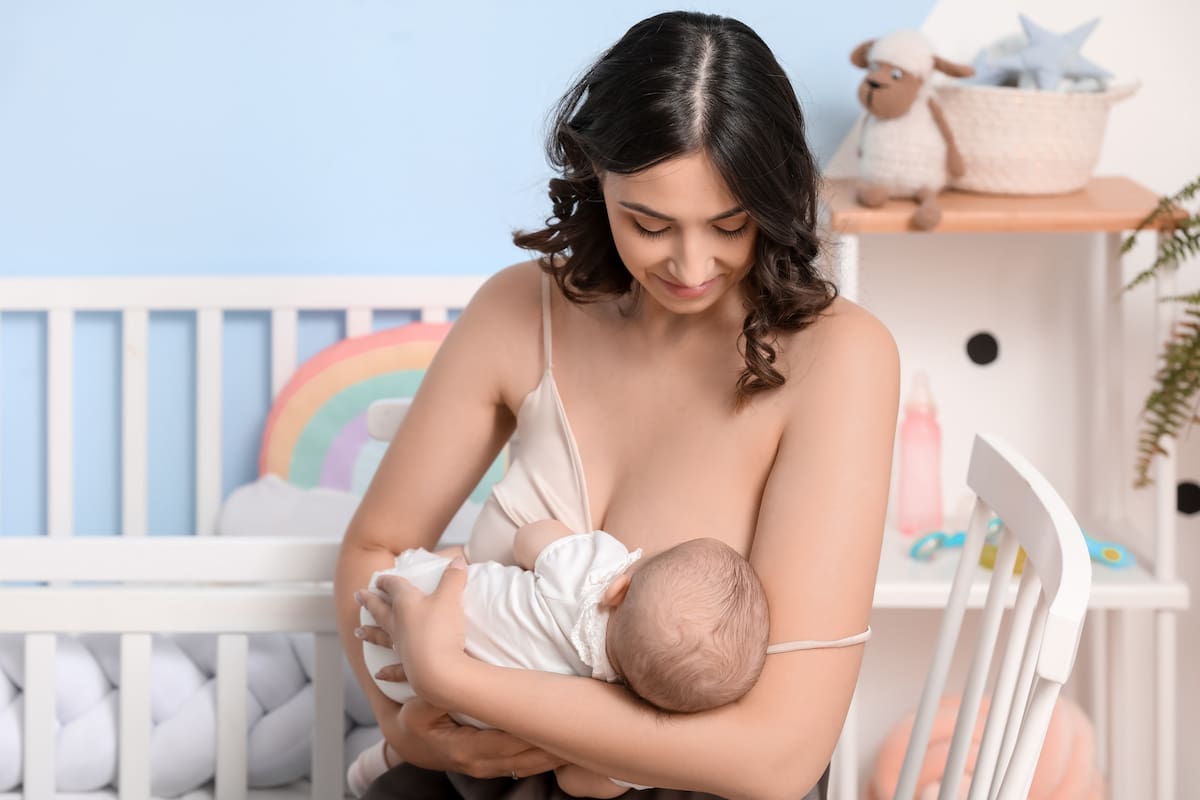 La leche materna contiene todos los nutrientes que necesitan los bebés durante los primeros seis meses de vida. //123RF.