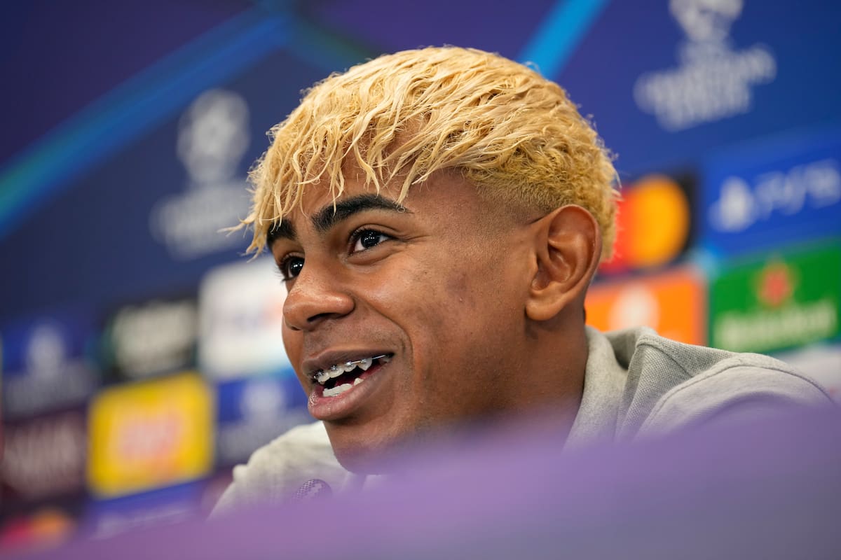 El jugador del FC Barcelona Lamine Yamal durante la rueda de prensa previa al partido contra el Inter de Milán. //EFE