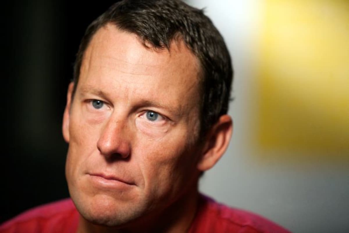 Lance Armstrong perdió sus trofeos por dopaje. //Archivo EFE