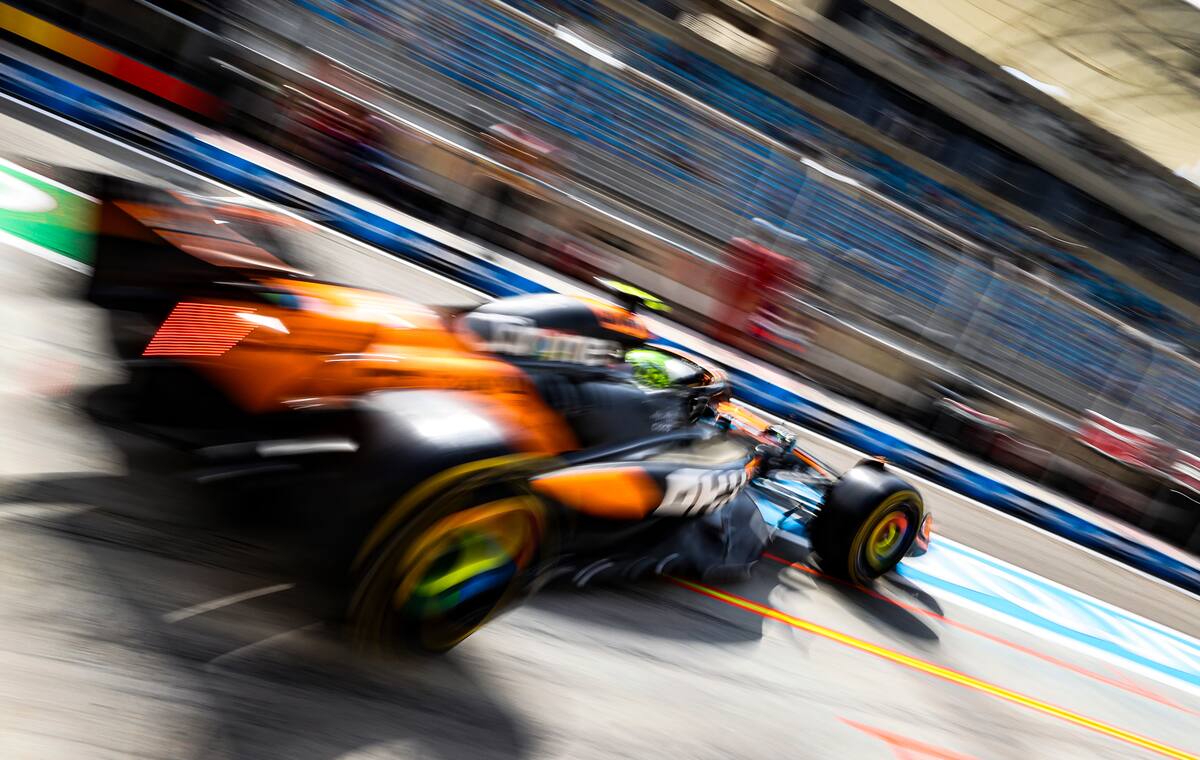 El piloto de McLaren Lando Norris de Gran Bretaña en acción durante una sesión de prácticas para el Gran Premio de Fórmula Uno de Bahréin en Sakhir, Bahréin. //EFE