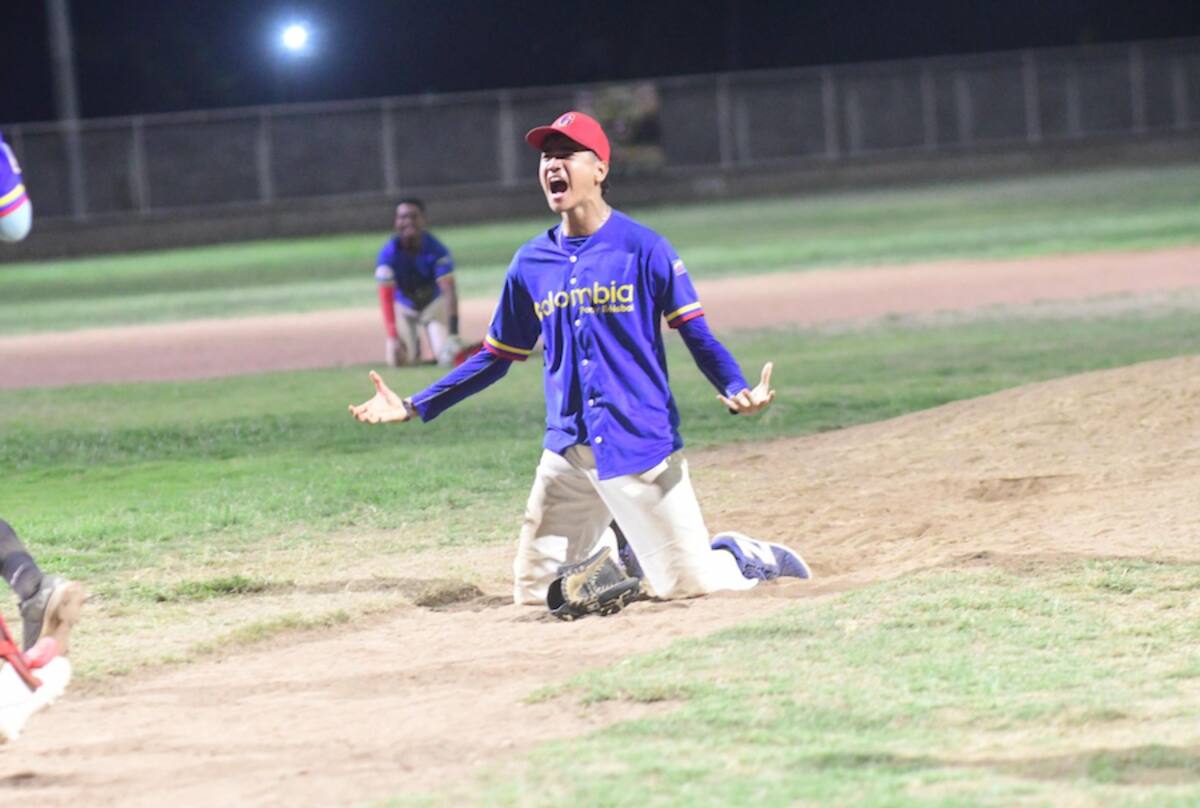 El lanzador Samuel Hernández se vistió de héroe al cerrar el juego con tres ponches, asegurando el título para Colombia en el estadio de Manatí, Atlántico.//Cortesía.