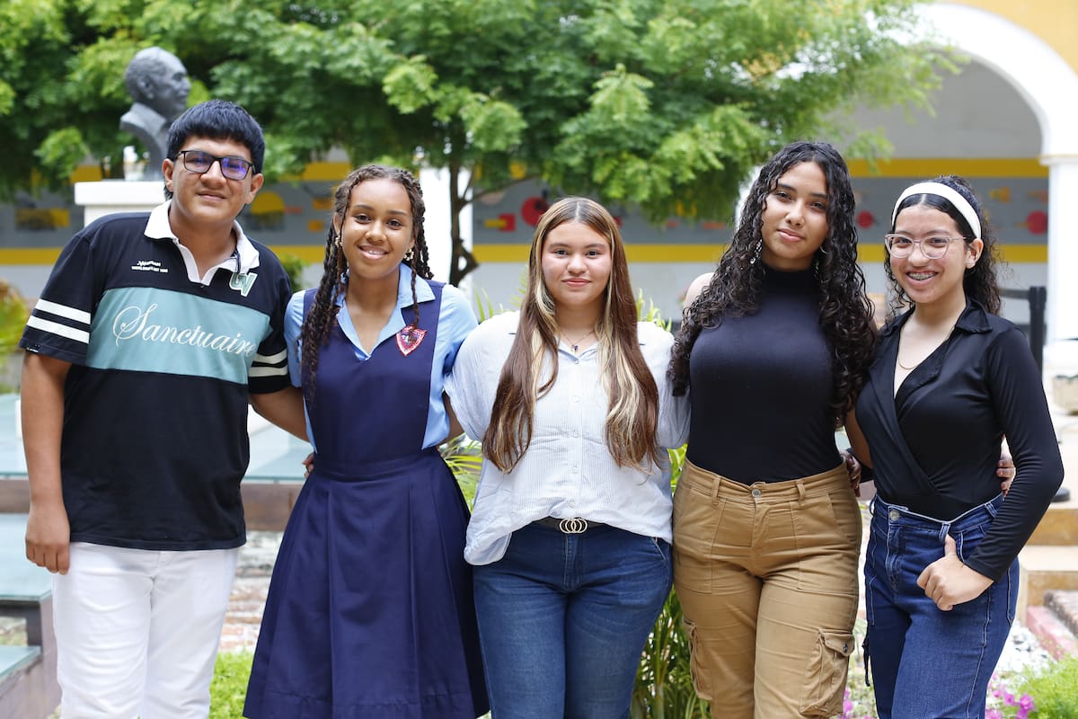 Andrés Arroyo, Hilary Ramos, María Fernanda Rincón, Katherine Rincón y Gloria López.