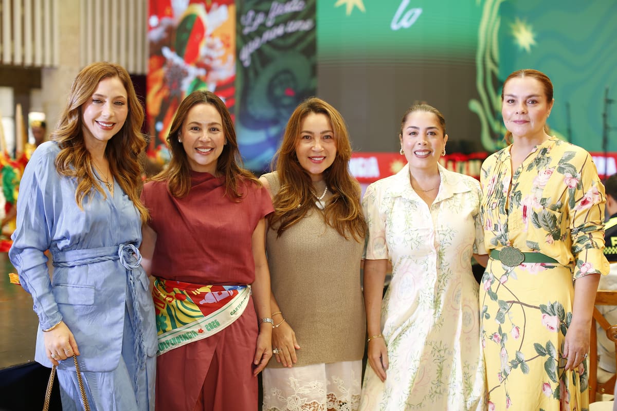 Mary Cuéter, Sayde Escudero, Rochy Escudero, Carolina Cachón y Gina Vergara.