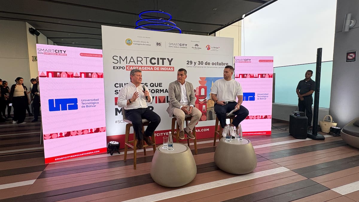 Mario Cajiao, vicepresidente de Corferias; Dumek Turbay, alcalde de Cartagena; y Santiago Murillo, director de Smart City Expo Cartagena. // Cortesía
