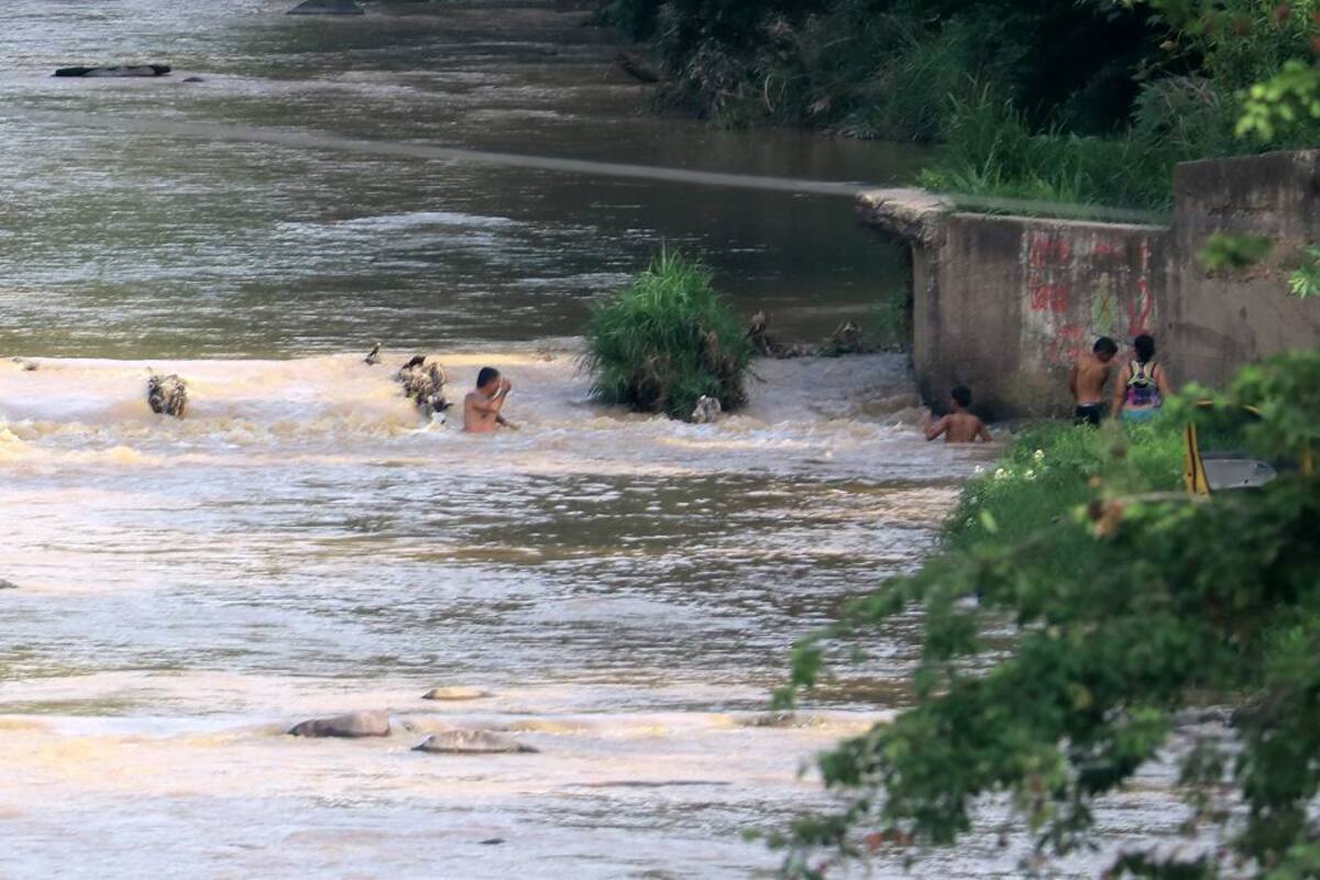 Intentó salvar su juguete y murió ahogado: tenía solo 7 años
