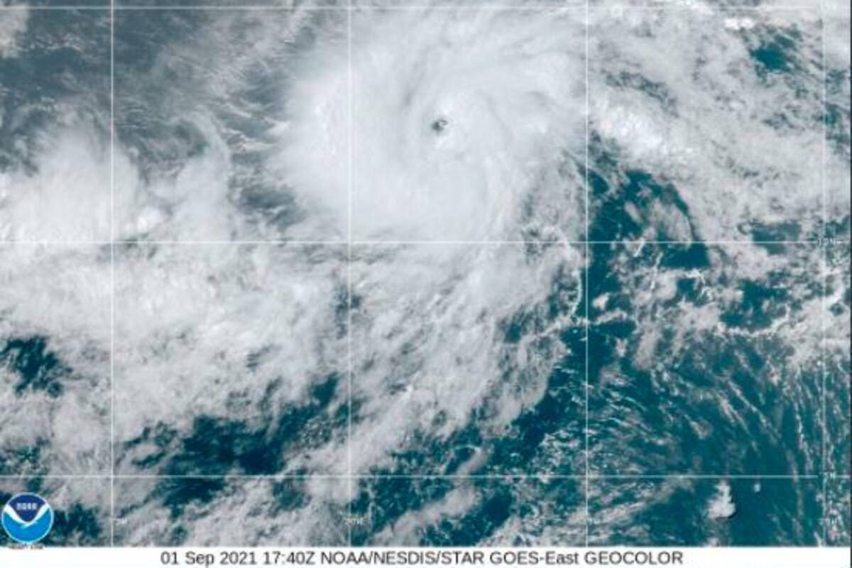 Tormenta Larry se fortalece y puede que se convierta en huracán esta noche