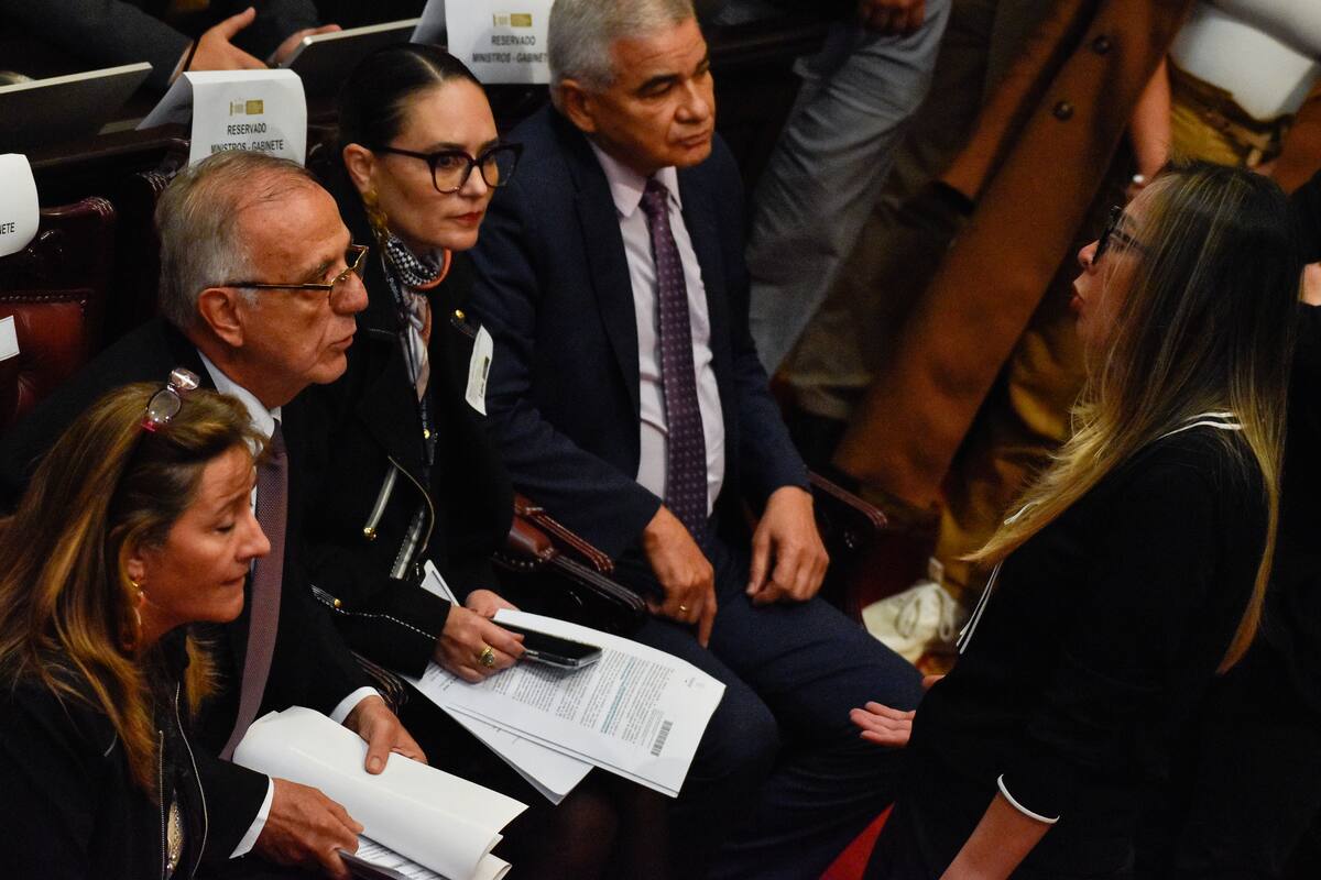 Las cartas que se jugará el gobierno en las nuevas sesiones del Congreso. // Foto: Colprensa.