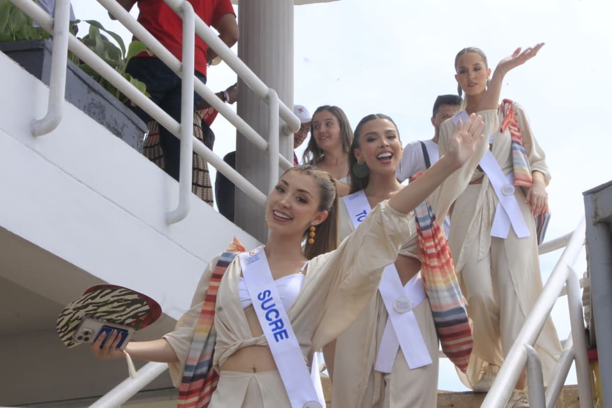 Las reinas ya están en el primer día del Festival Náutico. // Julio Castaño
