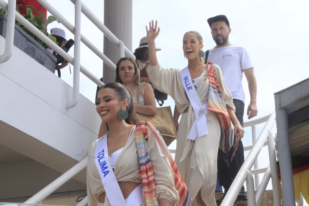 Las reinas ya están en el primer día del Festival Náutico. // Julio Castaño