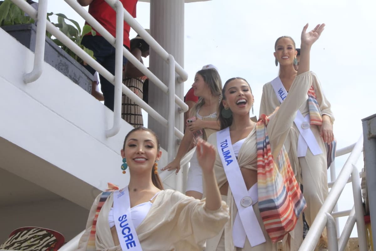 Las reinas ya están listas para disfrutar del Festival Náutico. // Julio Castaño