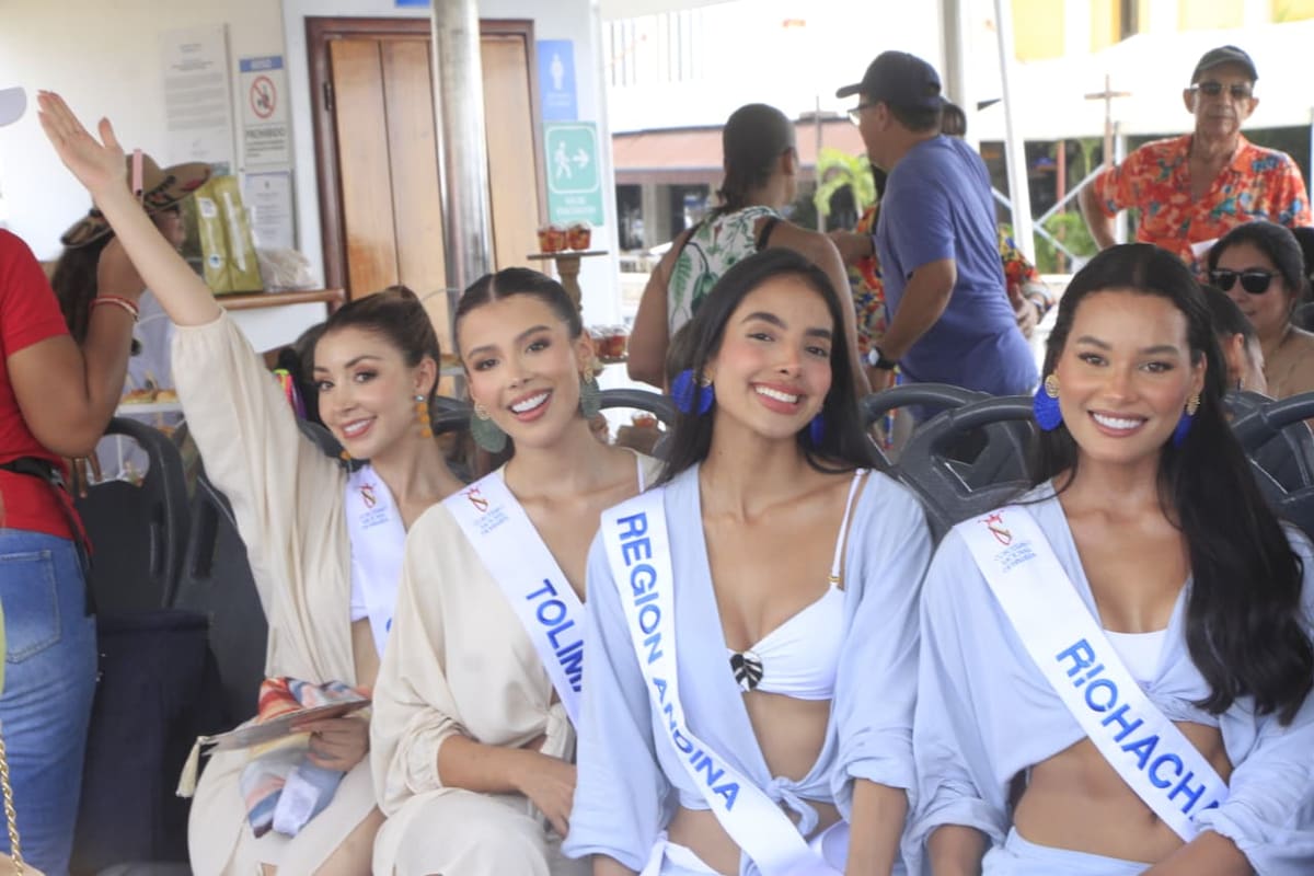 Las reinas ya están listas para disfrutar del Festival Náutico. // Julio Castaño
