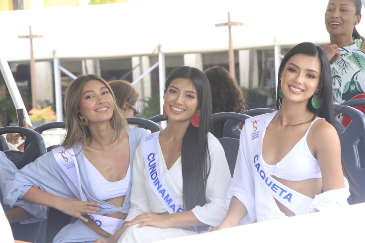 Las reinas ya están listas para disfrutar del Festival Náutico. // Julio Castaño