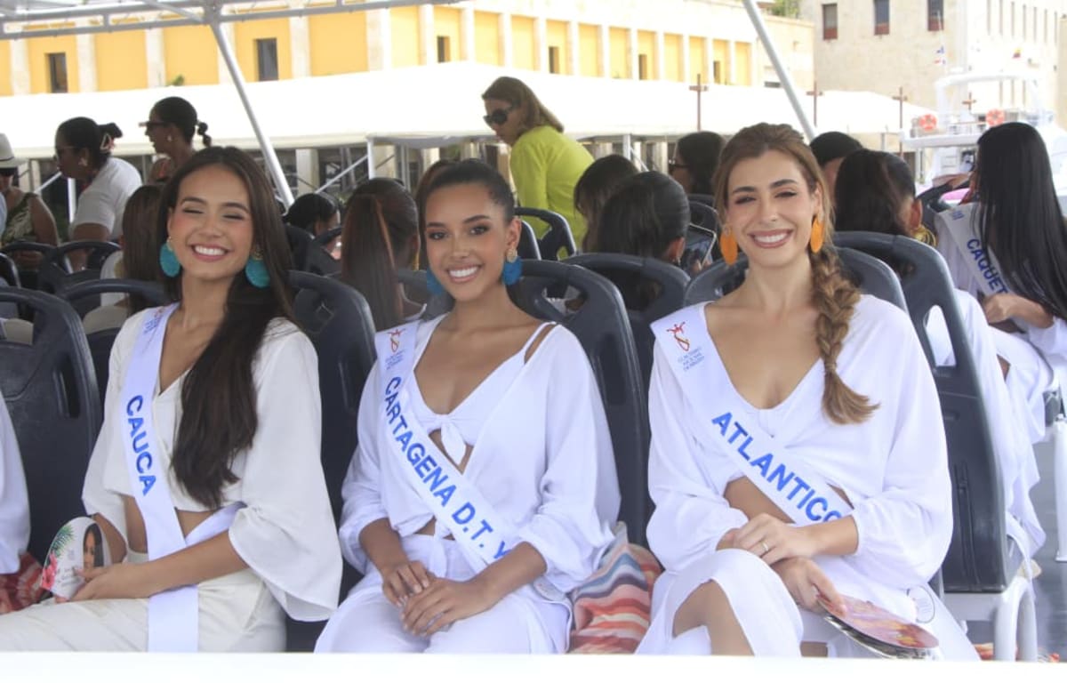 Las reinas ya están listas para disfrutar del Festival Náutico. // Julio Castaño