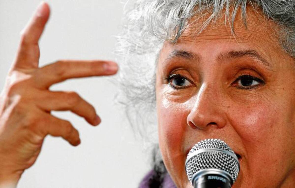 La escritora mexicana Laura Esquivel, autora de "Como agua para chocolate". AP